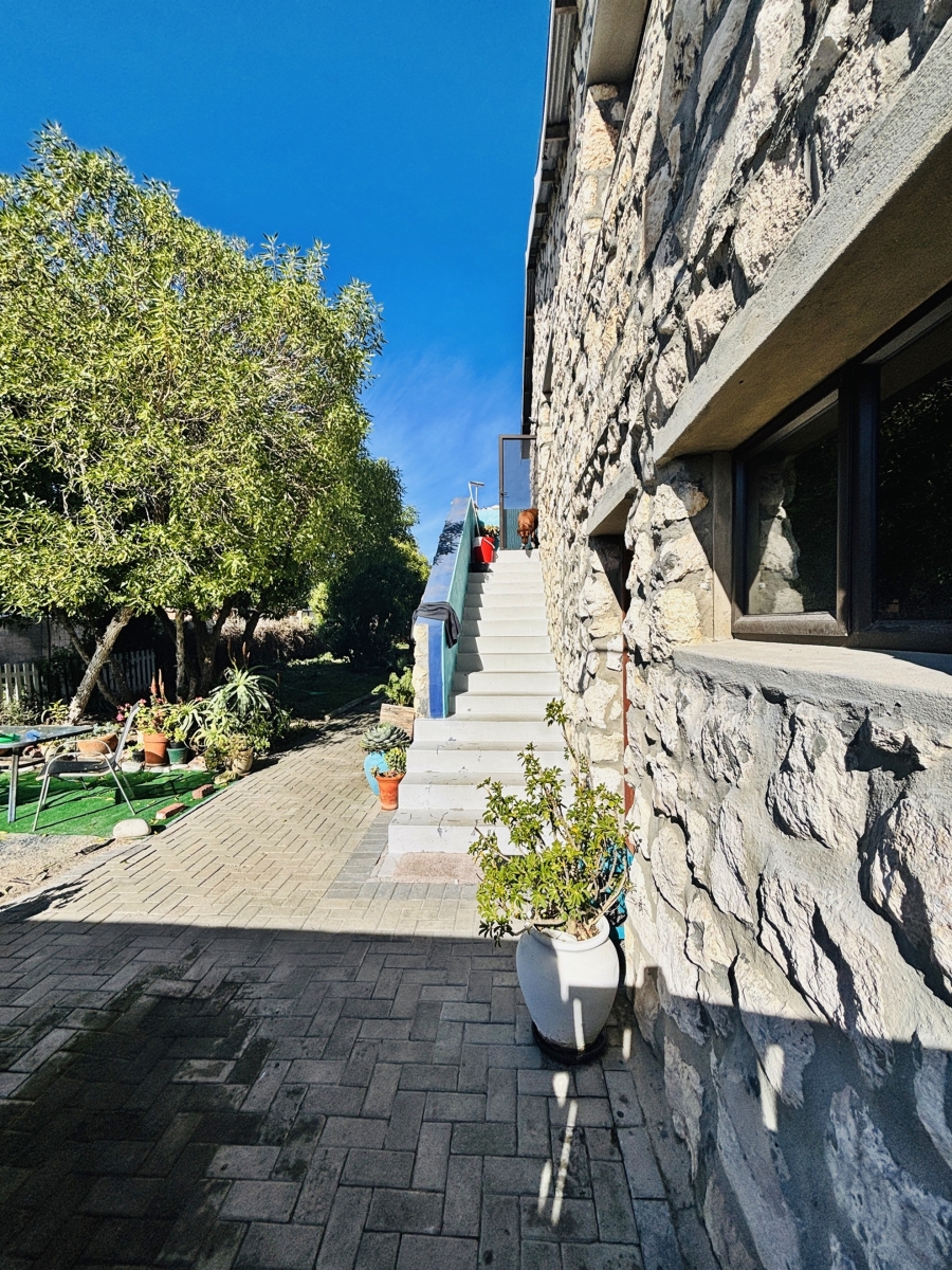 5 Bedroom Property for Sale in Struisbaai Western Cape